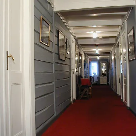 לינה וארוחת בוקר Norneshuset 3*