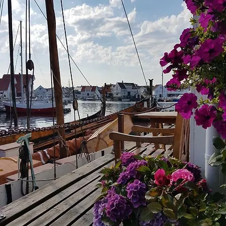 לינה וארוחת בוקר Norneshuset Skudeneshavn